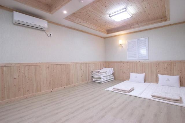 Yeosu Mj Motel Esterno foto